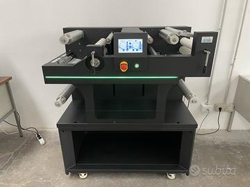 Fustellatore digitale per etichette adesive