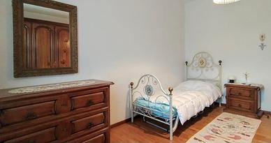 Camera da letto in legno massello