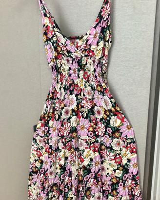 vestito in cotone a fiori.Nuovo