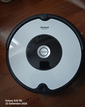 robot aspirapolvere Romba 605 più ricambi nuovi