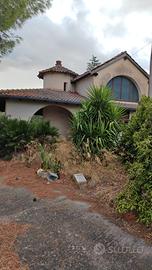 casa con 3 partite di terreno 