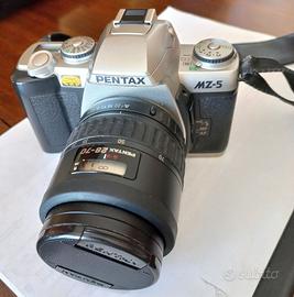 Pentax MZ-5 reflex analogica con zoom 28-70