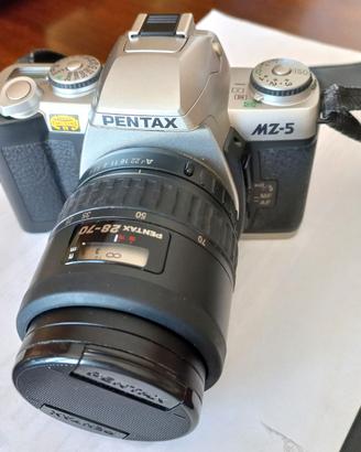 Pentax MZ-5 reflex analogica con zoom 28-70