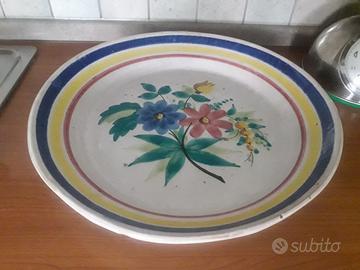 piatto antico di ceramica