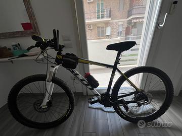 Mountain bike scott scale 770 , 27,5