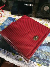 Cofanetto vintage anni 70 con 45 giri tenuti 