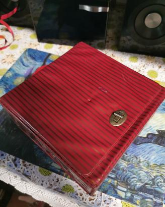 Cofanetto vintage anni 70 con 45 giri tenuti 