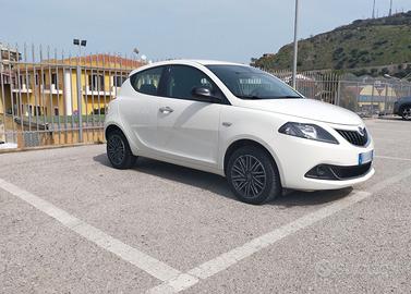 Lancia Ypsilon Hybrid S&S Gold
