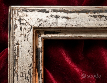Cornice in legno argentato