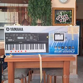 PIANOLA YAMAHA EZ - 220