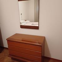 Camera da letto matrimoniale e mobili ingesso