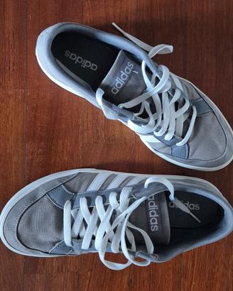 ADIDAS colore grigio