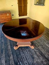 tavolo in legno rotondo