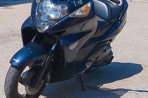 la moto è visibile presso Castellalto provincia di