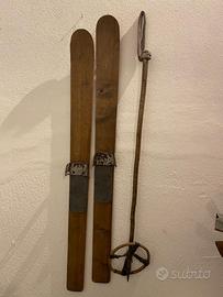Sci vintage in legno con bastoncino – 85 cm decora