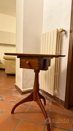 Tavolino treppiede