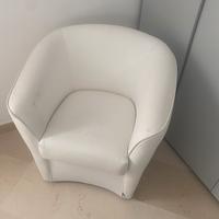 Poltrona bianca in ecopelle