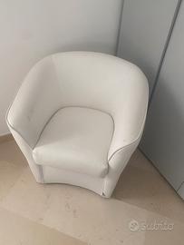 Poltrona bianca in ecopelle