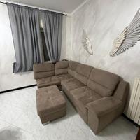 Divano angolare con pouf