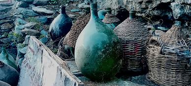 14 damigiane vintage recuperate in vecchia cantina