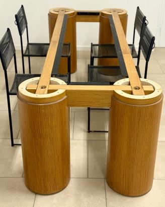 Tavolo in legno con vetro molato e sedie
