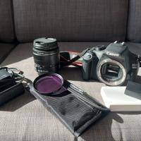 Canon EOS 1200D con obiettivo 18-55 mm + accessori