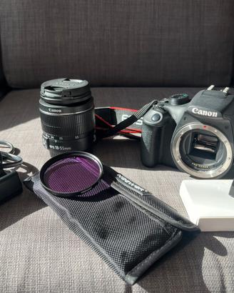 Canon EOS 1200D con obiettivo 18-55 mm + accessori