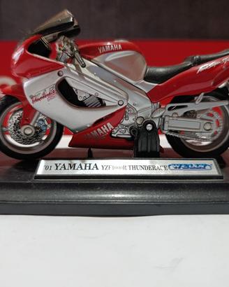 Modellino di Yamaha YZF 1000R in scala 1/18