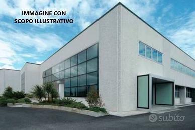 Immobile di 250 m² con 1 locale a Scandicci