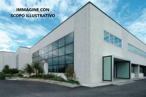 Immobile di 250 m² con 1 locale a Scandicci