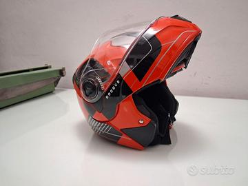 3 caschi e 3 pantaloni tecnici