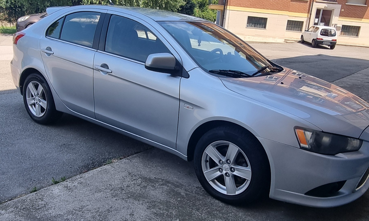 Mitsubishi lancer