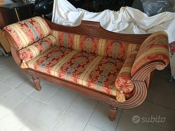 Divano in stile Luigi XVI