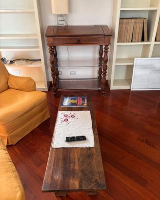 Scrittoio in legno con piano apribile e cassetto