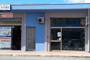 Locale commerciale con vetrina su via Cagliari