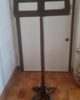 leggio in legno di noce epoca 900