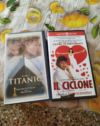 Videocassette VHS il ciclone/Titanic