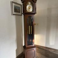 Orologio a pendolo a colonna in legno – a carica,