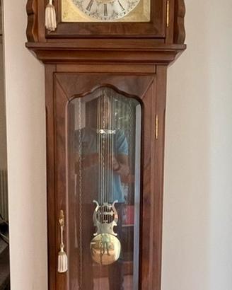 Orologio a pendolo a colonna
