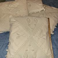 Set di 5 cuscini finemente ricamati