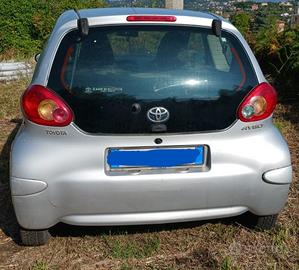 Privato vene Toyota AYGO benzina anno 2008