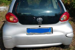 Privato vene Toyota AYGO benzina anno 2008