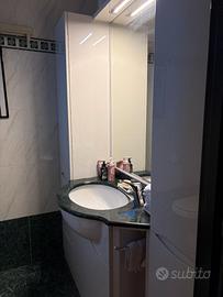 MOBILE BAGNO COME NUOVO CON LAVANDINO INCASSATO