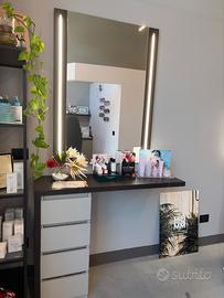 Postazione trucco professionale