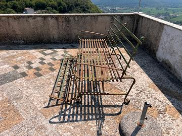 Panchina vintage da giardino in ferro battuto