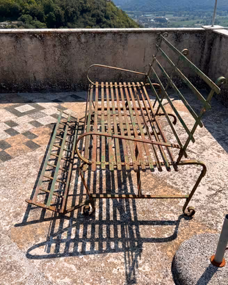 Panchina vintage da giardino in ferro battuto