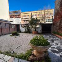 Casa indipendente con cortile in centro città
