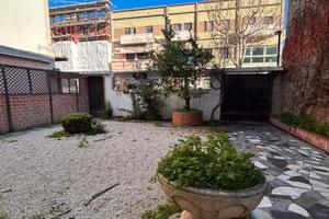 Casa indipendente con cortile in centro città