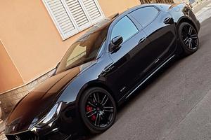 Maserati Ghibli nerissimo edition, tetto apribile