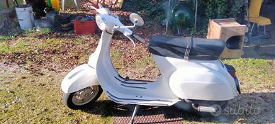 Vespa 50 con motore 125 primavera e mozzi da 9'